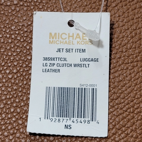 Michael kors Large Zip Clutch  Wristlet. - Picture 4 of 8